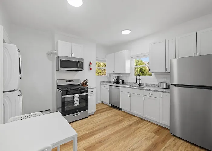 Homestay Bloomfield, Shadyside !d Spacious And Unique Bright Private Bedroom With Shared Bathroom Pittsburgh